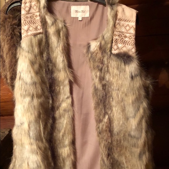 Miss Me Faux Fur Vest - Picture 3 of 3
